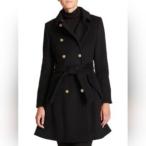 ONE DAY SALE✨

DKNY double breasted princess coat ✨